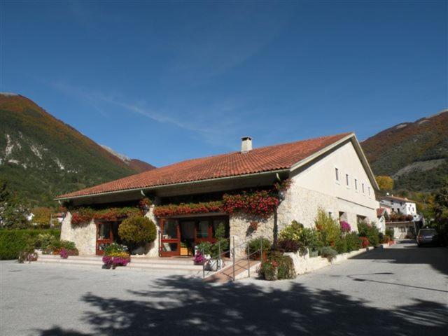 Albergo Ristorante Il Pescatore Villetta Barrea Εξωτερικό φωτογραφία
